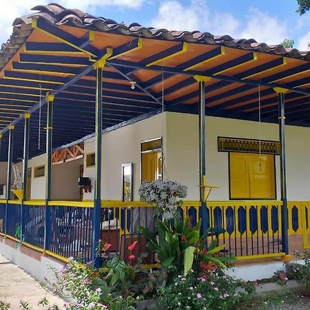 Casa Finca Villa Luz A 800 Mts Del Parque Del Cafe Montenegro Exteriör bild