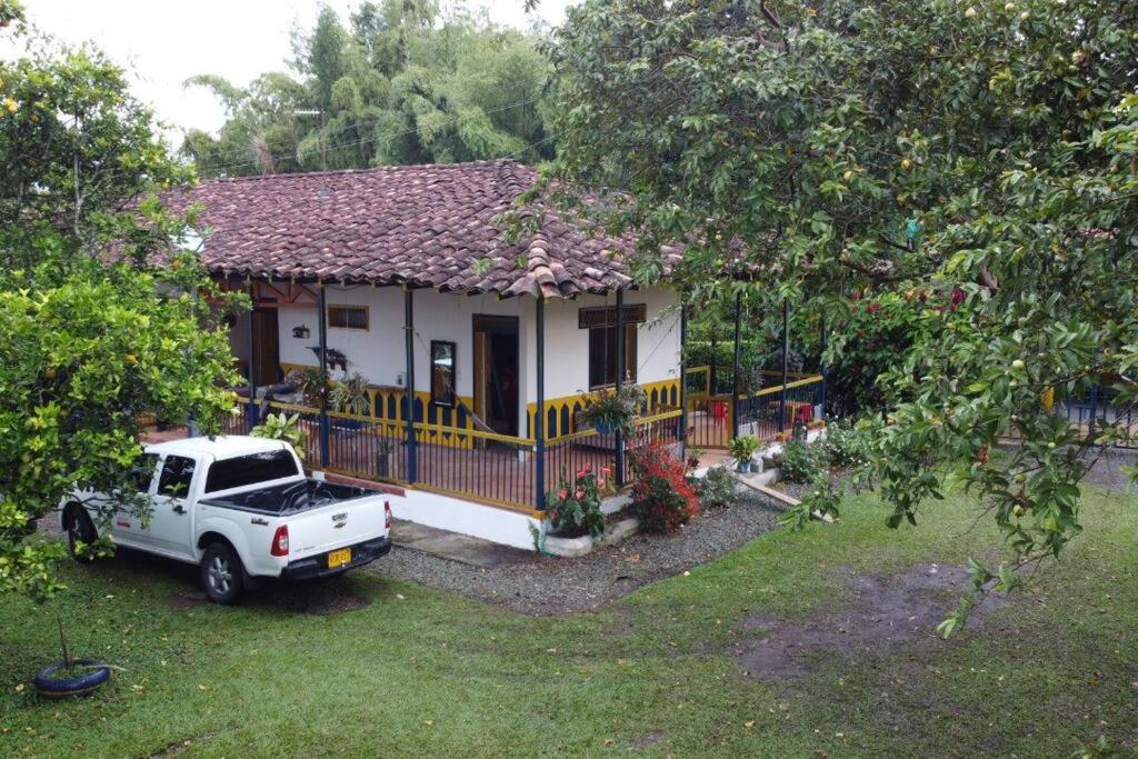 Casa Finca Villa Luz A 800 Mts Del Parque Del Cafe Montenegro Exteriör bild