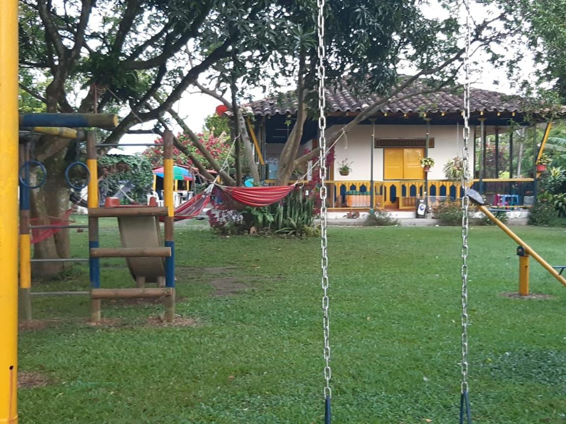Casa Finca Villa Luz A 800 Mts Del Parque Del Cafe Montenegro Exteriör bild