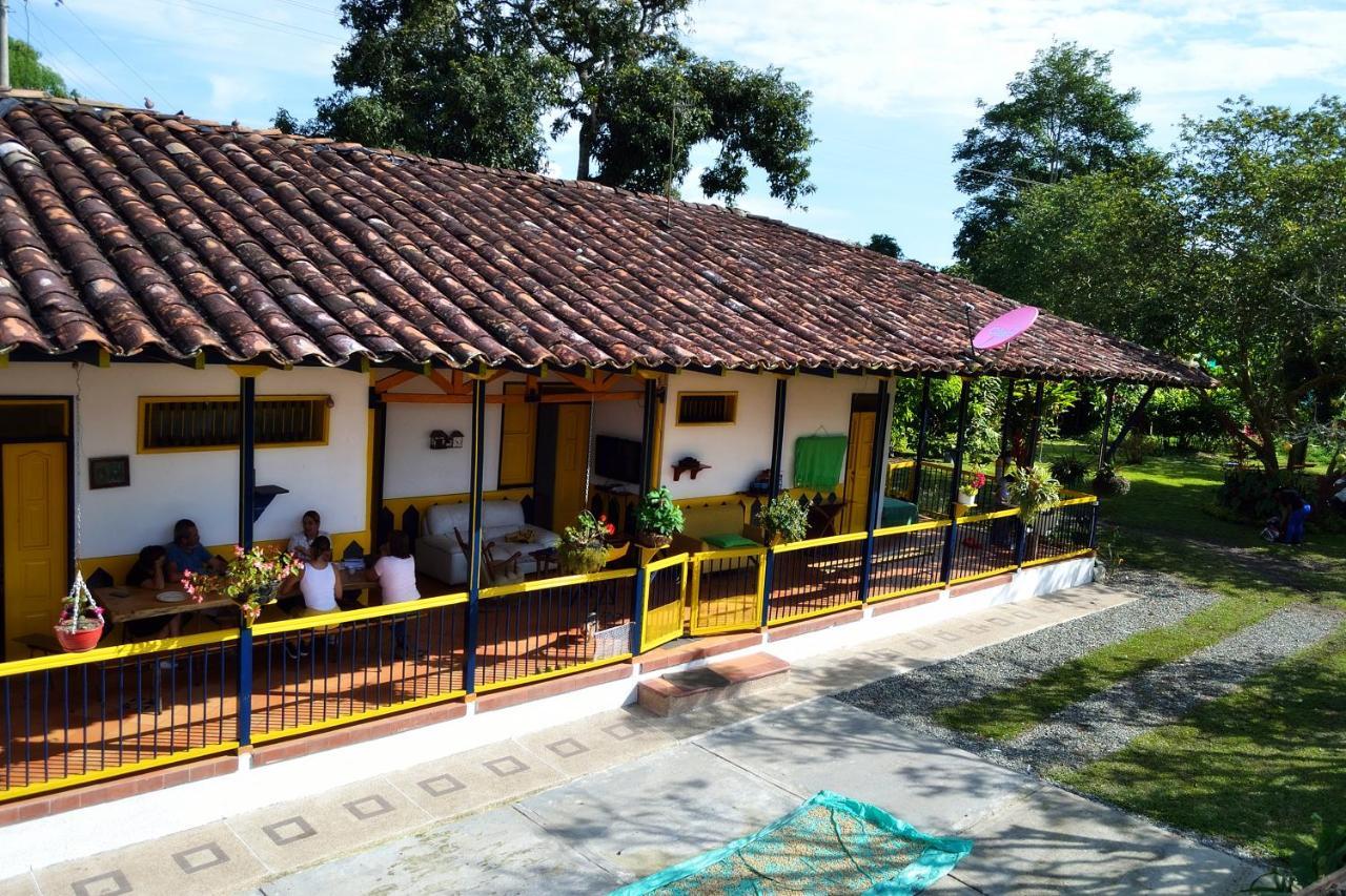 Casa Finca Villa Luz A 800 Mts Del Parque Del Cafe Montenegro Exteriör bild